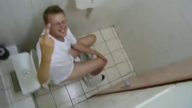 maska na hajzlu смотреть онлайн