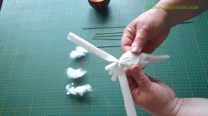 Большие лилии из гофрированной бумаги