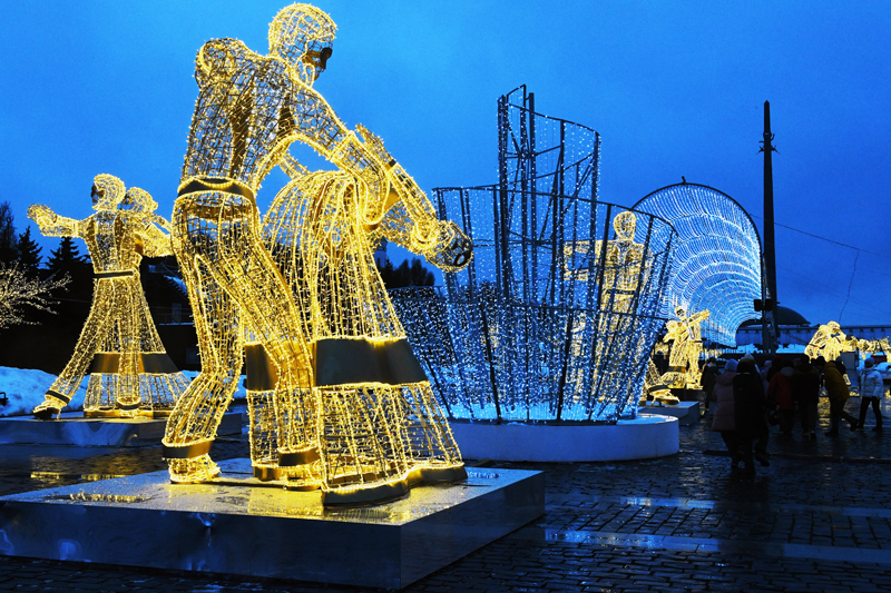 В Москве начался демонтаж праздничных световых конструкций / Город новостей на ТВЦ