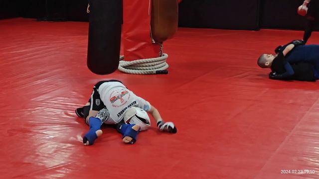 Спарринг по ММА, дети. Кикбоксинг. Грэплинг. Rostov Fighter #ммадети #кикбоксинг #mmafighter #mma смотреть онлайн