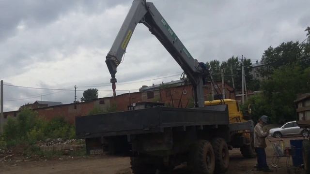 Кран-манипулятор на базе Урал вездеход
