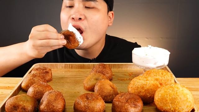 어릴때 좋아했던 찹쌀도넛과 생크림 먹방~!! 리얼사운드 ASMR Mukbang(Eating Show) смотреть онлайн