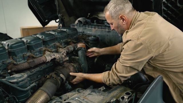 Ремонт грузового автомобиля Евро 6 – замена турбокомпрессора и теплообменников смотреть онлайн