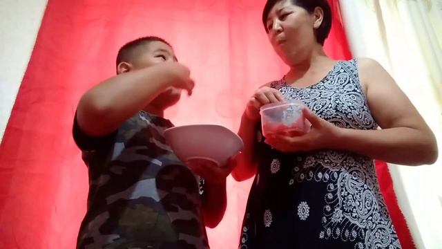 Можно ли съесть помидор за 5 секунд😒Мне стало плохо 😱😱😨 смотреть онлайн