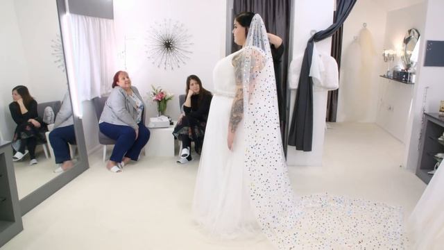 Jo & Al Hate This Bride's Unusual Polka Dot Veil | Curvy Brides Boutique смотреть онлайн
