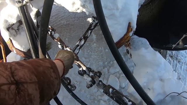 Трактор кировец. Пришла весна. С трудом пробиваюсь к скважинам.