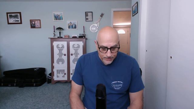 Adorama Squier Guitar Bundle Deal! смотреть онлайн