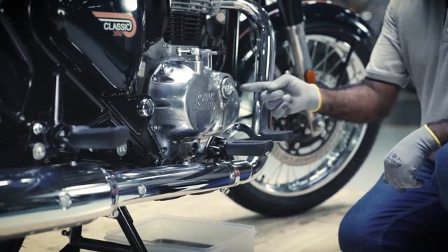 All New Classic 350 DIY | ENGINE OIL DRAIN AND FILL смотреть онлайн