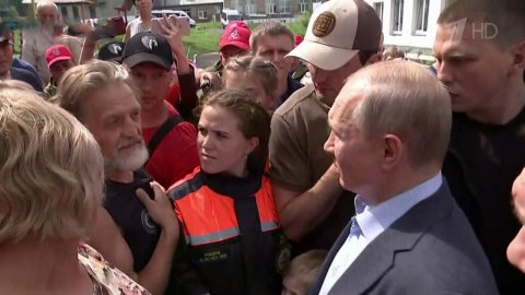 Владимир Путин встретился с пострадавшими от наводнения в Иркутской области и выслушал их проблемы