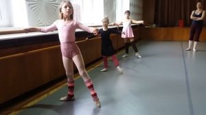 Балет. Разминка у станка для детей 1.4