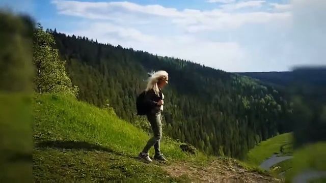 Серый камень .