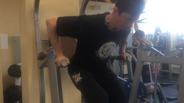 Отжимания на брусьях на грудные мышцы смотреть онлайн