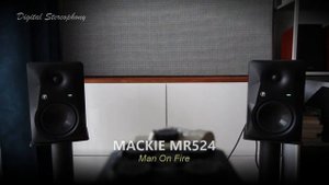 Mackie MR524 vs Yamaha HS5  ||  5 Track Comparison