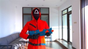 ПЕРВАЯ ИГРА В КАЛЬМАРА В РЕАЛЬНОЙ ЖИЗНИ ! SQUID GAME in Real Life