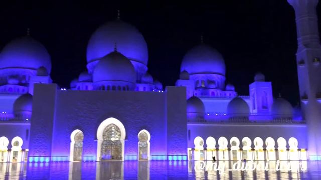 Абу-Даби вечером. Белая Мечеть. Лучшие экскурсии в Эмиратах с русским гидом.