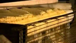 Как делают картофельные чипсы в вертикальной пачке (Pringles)