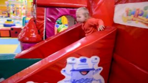 Большой парк аттракционов для детей Развлечение для детей Влог family kids channel