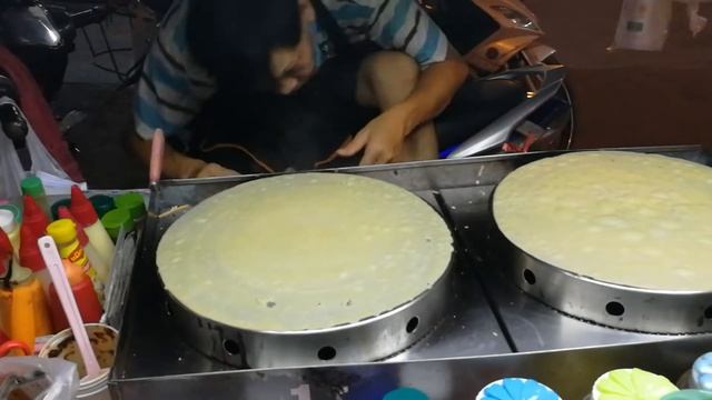 НЕРЕАЛЬНЫЕ таиские блинчики с бананом! Таец печет блинчики в макашнице! Пхукет! Таиланд! смотреть онлайн