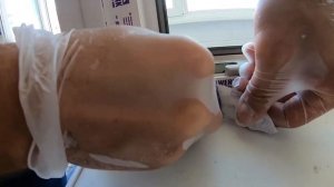 Как снять присохшие защитные пленки с пластиковых окон.