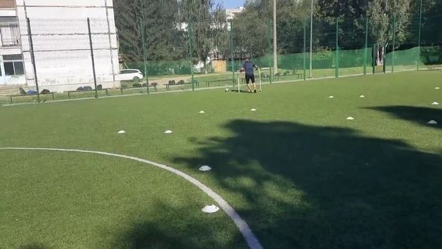 180 . Подвижная игра _ Провести через Воротики + удар