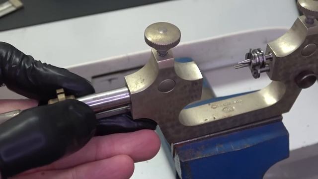 Restoration of a $7000 Rolex Datejust - Rare Vintage Rolex Logo-Dial - Rusty Caliber 3135 смотреть онлайн