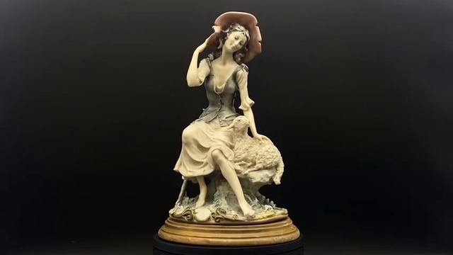 Фарфоровая статуэтка парная Capodimonte Италия. Высота 29 см.