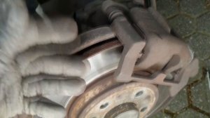 Замена задних тормозов в AUDI A6 C7 (4G)