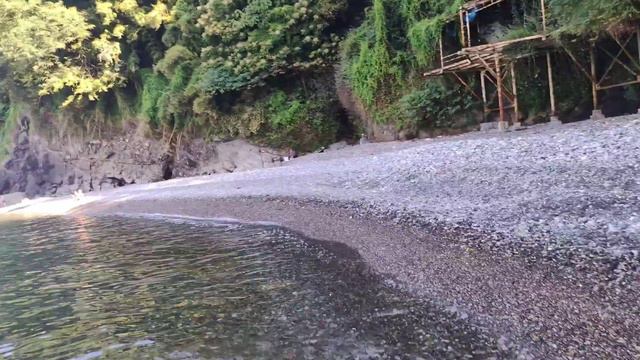 Скрытый пляж с секретным входом  на Зеленом мысе. Батуми, 30 сентября. Secret beach in Batumi