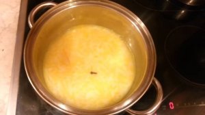 Манная каша с тыквой -- оригинальный и очень вкусный рецепт к завтраку.