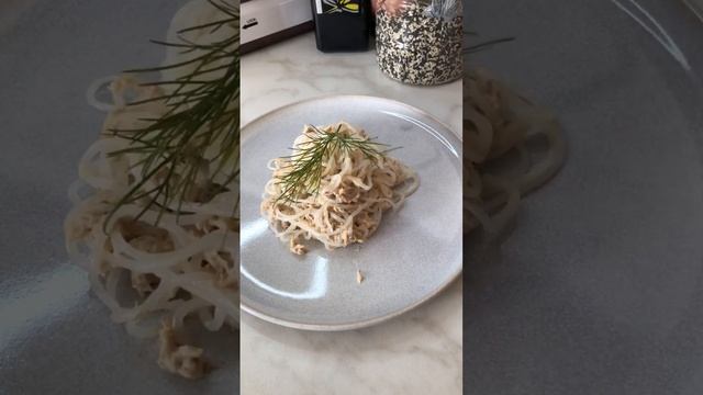 Ширатаке с тунцом и творожным сыром