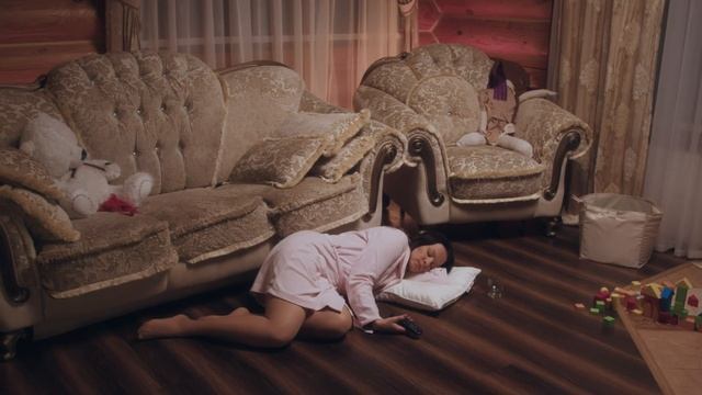 Про мать с холодным, равнодушным сердцем, для которой дети не более чем мебель. смотреть онлайн