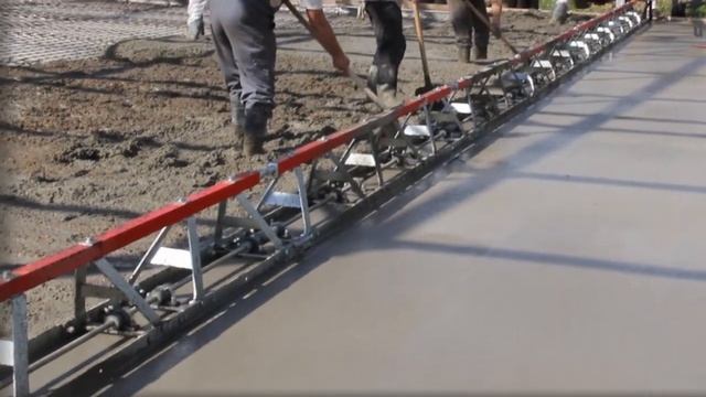 Укладка бетона секционной виброрейкой HELIX SV смотреть онлайн