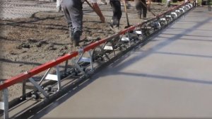 Укладка бетона секционной виброрейкой HELIX SV