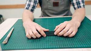 Клей для работы с кожей
