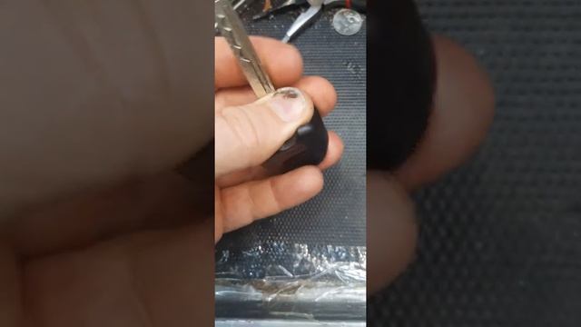 Как достать чип из родного ключа Hyundai KIA смотреть онлайн