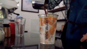 Как готовится карамельный фраппучино