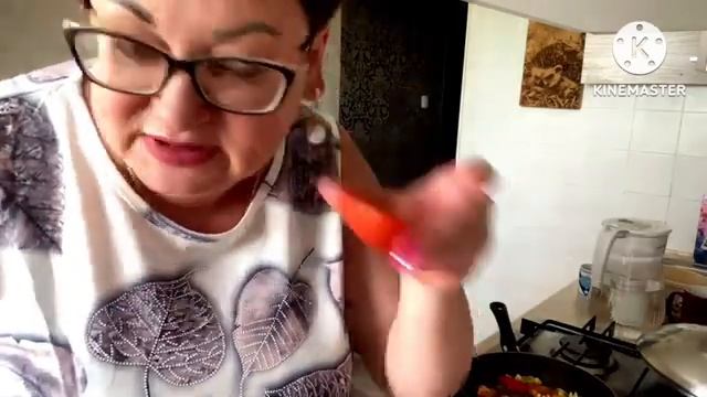 ГОТОВИМ ВМЕСТЕЯичница с помидором и сельдереем.mp4