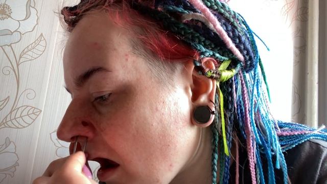 прокол носа и мучения закручивания лабрета смотреть онлайн