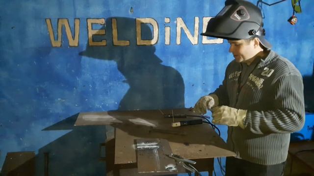 СВАРКА ДВУМЯ СВАРОЧНЫМИ АППАРАТАМИ! ЭТО РЕАЛЬНО! смотреть онлайн