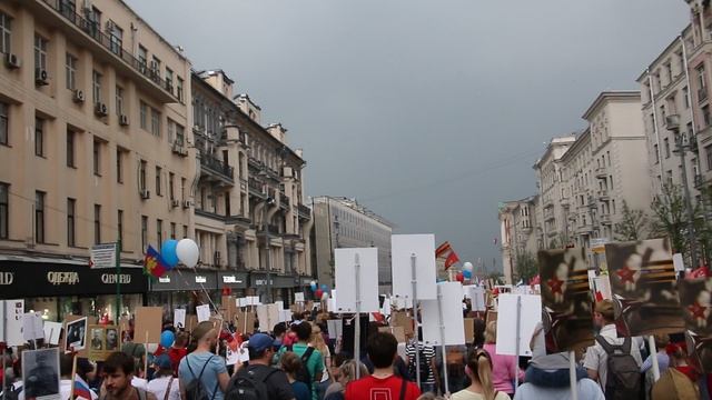 Шествие Бессмертного полка по Тверской перед дождем. 9 мая  2019
