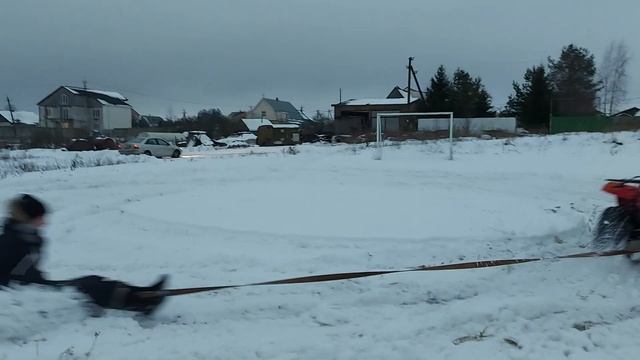 Квадроцикл CFMOTO 500 По снегу с лопатой и ватрушкой. смотреть онлайн