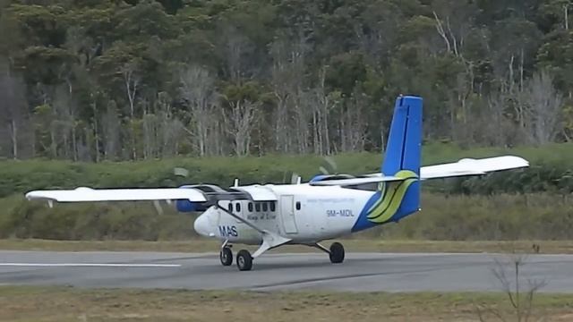 Twin Otter Performs Short Takeoff At Bario Airport, Sarawak смотреть онлайн