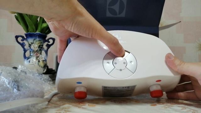 Распаковка — Электрический проточный водонагреватель Electrolux Smartfix