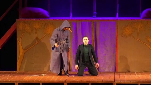 Комедию в стиде дель-арте увидели комсомольчане в драмтеатре