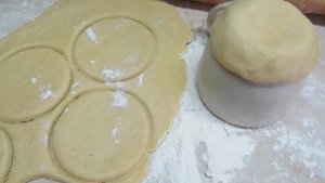 Корзиночки с творожной массой и черешней