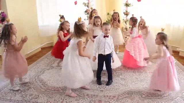 Выпускной утренник в детском саду часть 1