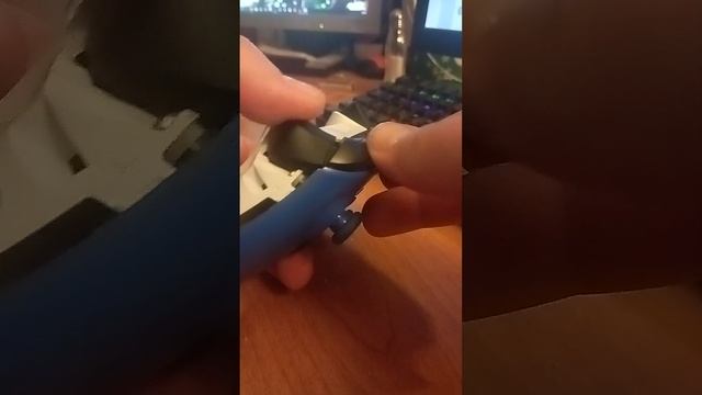 Что делать если залипает курок у геймпада Xbox One/ S смотреть онлайн