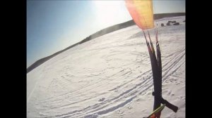 Полет мотопараплана с неправильно прицепленном парапланерным концом (архивное видео)