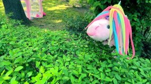 Принцессы в поисках единорога. Мия и Роза в волшебном лесу и единорог.