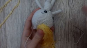 Как сделать волосы вязаной кукле из пряжи: способ "наращивания" локонов